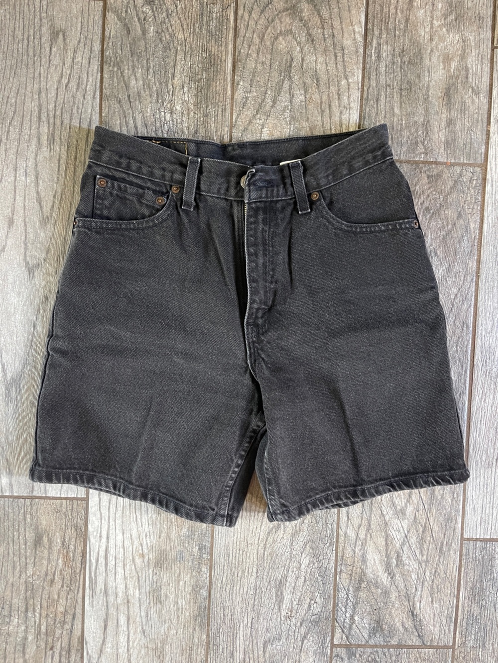 Vintage Womens 550 relaxed fit Levi shorts. 100% cotton